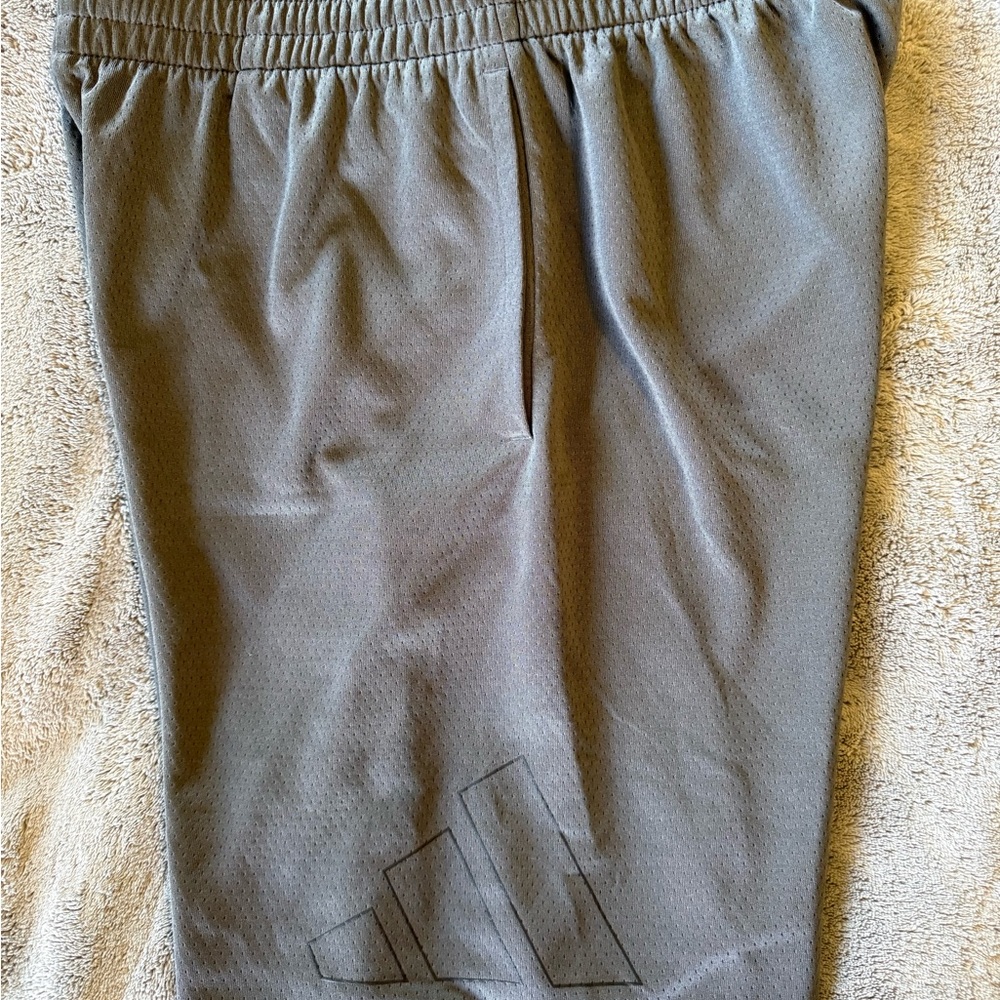 Boys L (14/16) adidas Gray Athletic Shorts